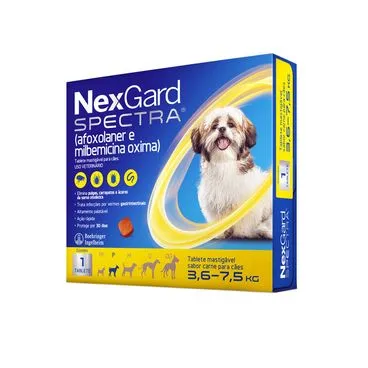 Foto da embalagem do produto NexGard Spectra para cães de 3,6 a 7,5 kg. A caixa tem fundo azul e amarelo, com imagem de um cachorro branco na parte frontal e informações sobre o medicamento mastigável.